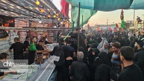 فعالیت خادمین موکب مصباح الهدی حسینیه اعظم زنجان در مسیر نجف اشرف به کربلای معلی