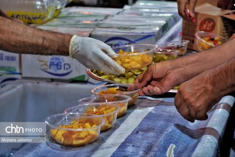 فعالیت خادمین موکب مصباح الهدی حسینیه اعظم زنجان در مسیر نجف اشرف به کربلای معلی