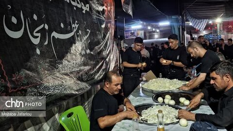 فعالیت خادمین موکب مصباح الهدی حسینیه اعظم زنجان در مسیر نجف اشرف به کربلای معلی