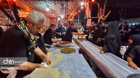 فعالیت خادمین موکب مصباح الهدی حسینیه اعظم زنجان در مسیر نجف اشرف به کربلای معلی