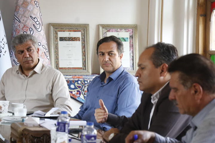 آغاز طرح جامع احصای ظرفیت‌های گردشگری روستایی و صنایع‌دستی از جلفا/ ایجاد بازارچه دائمی صنایع‌دستی از اولویت‌های توسعه روستایی استان/ حرکت به‌سوی درآمد پایدار روستایی با زنجیره‌های کامل تولید و فروش