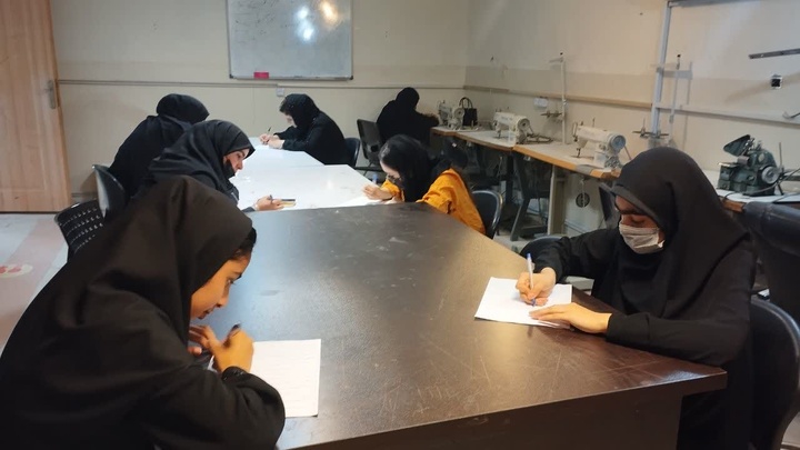 برگزاری دوره آموزشی ۱۰۰ ساعته خامه‌دوزی ویژه دانش‌آموزان در زاهدان