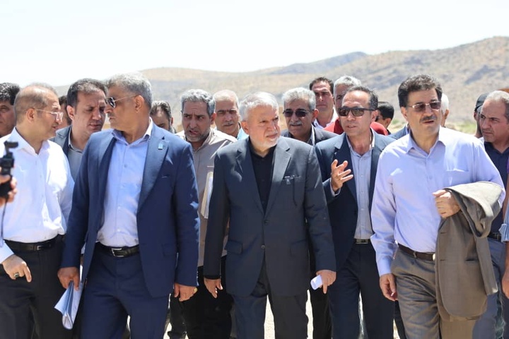 بازدید وزیر میراث‌فرهنگی از موزه پاسارگاد و ادای احترام به مقام شامخ شهدا/ تأکید بر تسریع تکمیل پروژه و معرفی شایسته میراث ایران