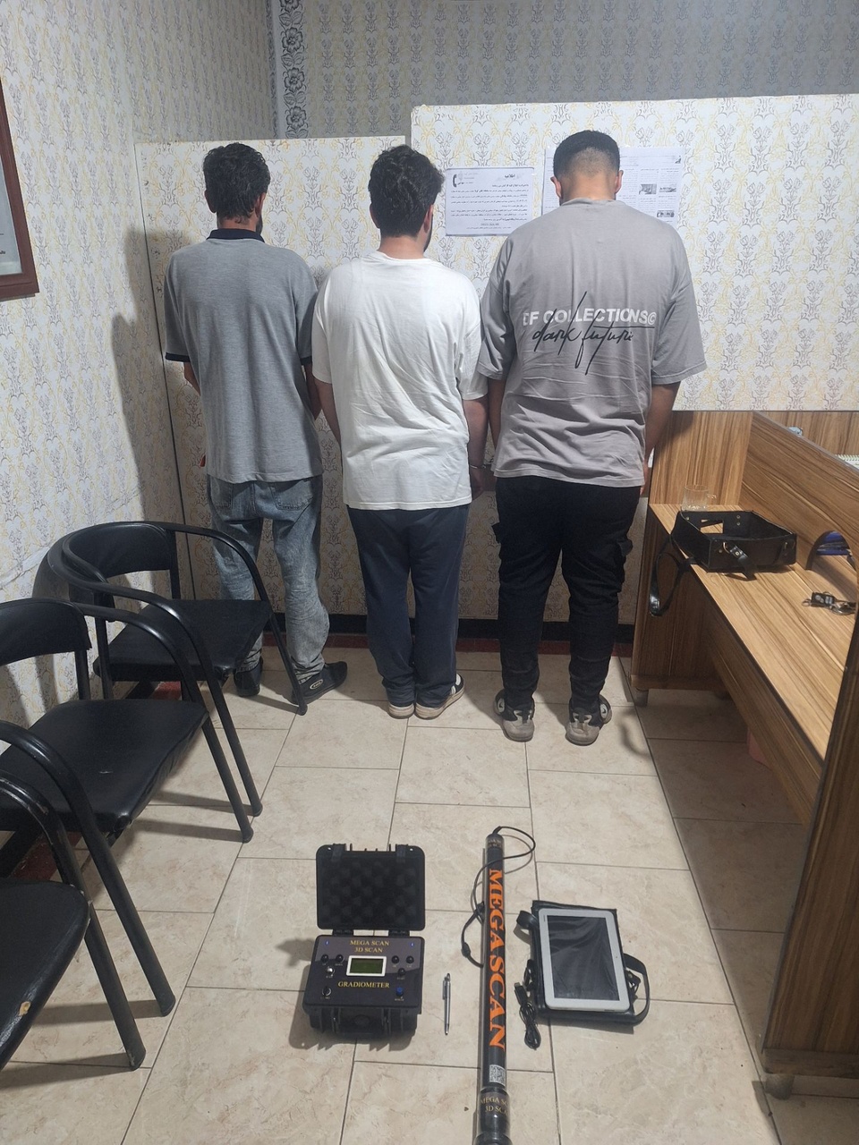 کشف‌وضبط یک دستگاه فلزیاب و دستگیری ۳ نفر در رودبار