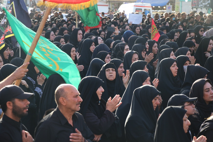 رونمایی از پرچم متبرک حرم امام رضا(ع) در پایانه شهید رئیسی(برکت) مرز مهران