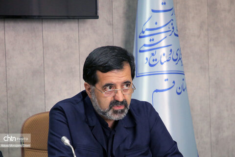 تأکید استاندار قم بر توسعه گردشگری مذهبی