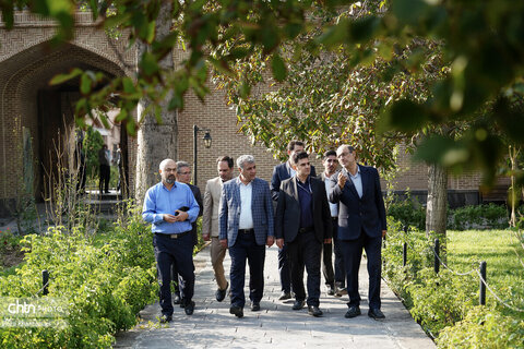 بازدید رئیس امور ساختارهای سازمانی سازمان اداری و استخدامی کشور از مجموعه جهانی شیخ صفی الدین اردبیلی