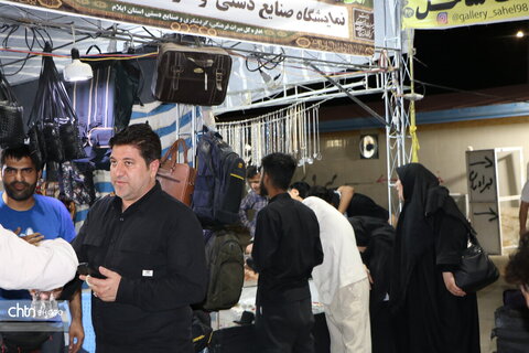 بازدید عباس میرزاد معاون هماهنگی امور اقتصادی استانداری و فرزاد شریفی مدیرکل میراث فرهنگی، گردشگری و صنایع‌دستی استان از نمایشگاه صنایع‌دستی در پایانه برکت مرز مهران