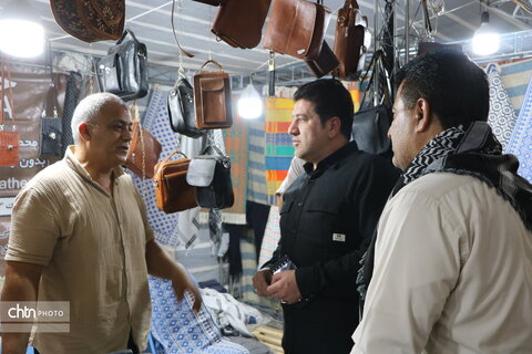 بازدید عباس میرزاد معاون هماهنگی امور اقتصادی استانداری و فرزاد شریفی مدیرکل میراث فرهنگی، گردشگری و صنایع‌دستی استان از نمایشگاه صنایع‌دستی در پایانه برکت مرز مهران