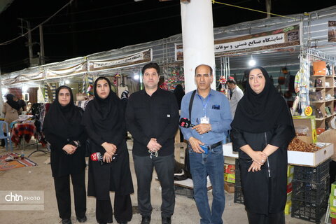 بازدید عباس میرزاد معاون هماهنگی امور اقتصادی استانداری و فرزاد شریفی مدیرکل میراث فرهنگی، گردشگری و صنایع‌دستی استان از نمایشگاه صنایع‌دستی در پایانه برکت مرز مهران