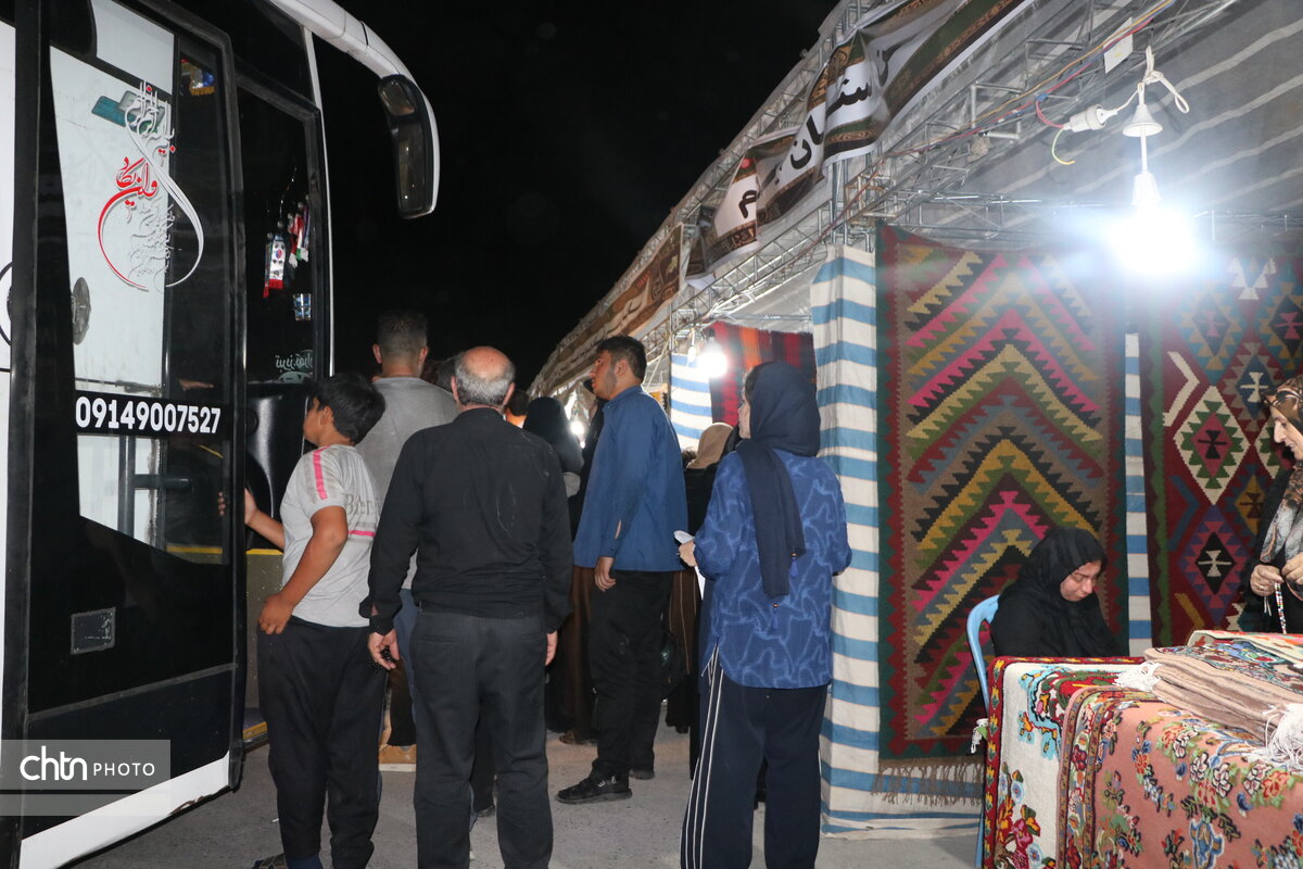 نمایشگاه‌ صنایع‌دستی در مسیر بازگشت زائران اربعین در شهر ایلام