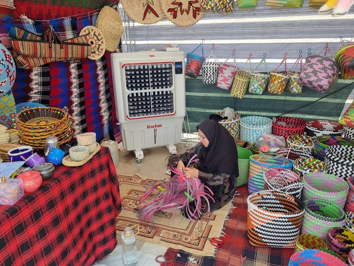 صنعتگران ایلامی با هنر و ایمان مسیر اربعین را زینت بخشیدند