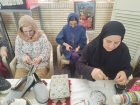 نمایشگاه صنایع‌دستی و سوغات زائر در پایانه مرزی شلمچه و راه‌آهن خرمشهر برپا است