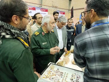 بازدید مسئولان استانی و شهرستانی از نخستین نمایشگاه حمایت از صنایع کوچک در قلعه‌زری