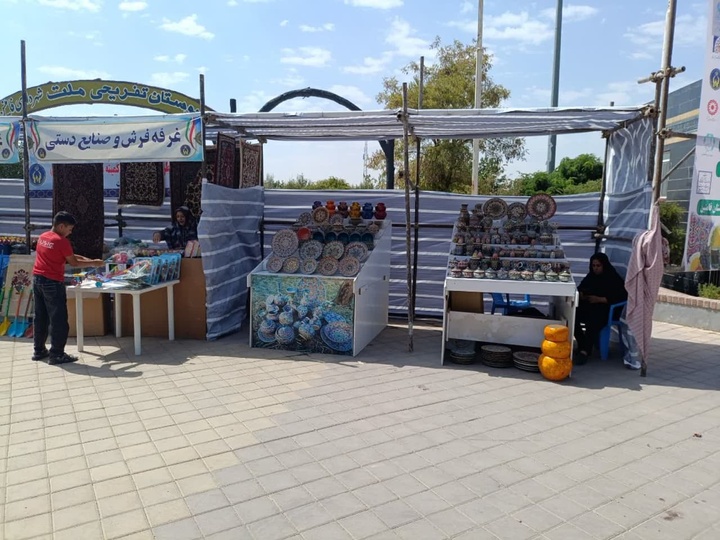 برپایی نمایشگاه صنایع‌دستی و سوغات در شهرستان فامنین