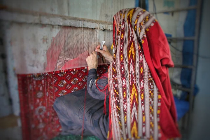 فرش دورو ابریشمی راز و جرگلان؛ آینه‌ی هنر، نماد اصالت و افسون ابریشمی