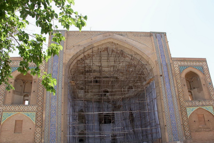 ایوان جنوبی مسجد جامع عتیق قزوین مرمت شد