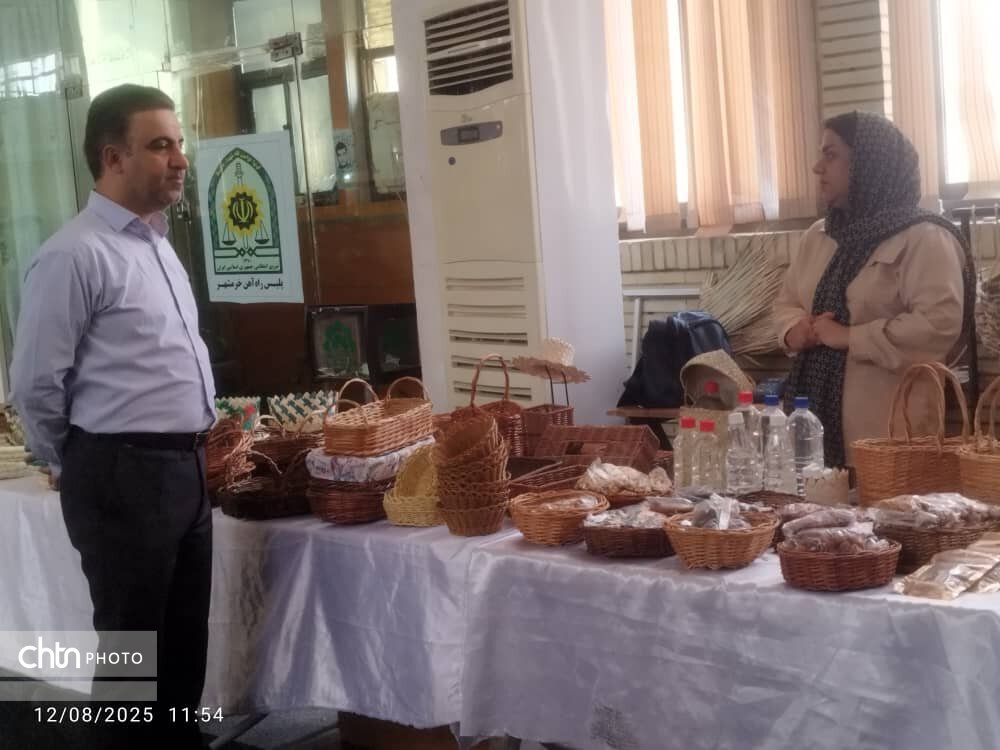 نمایشگاه صنایع‌دستی و سوغات زائر در پایانه مرزی شلمچه و راه‌آهن خرمشهر برپا است