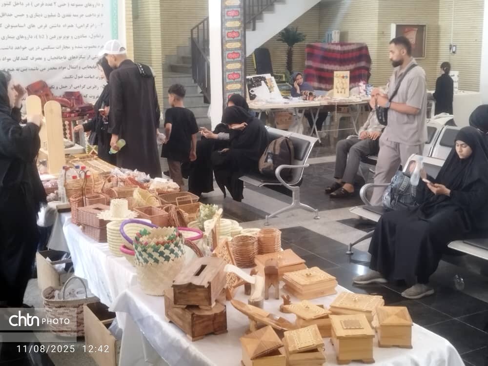 نمایشگاه صنایع‌دستی و سوغات زائر در پایانه مرزی شلمچه و راه‌آهن خرمشهر برپا است