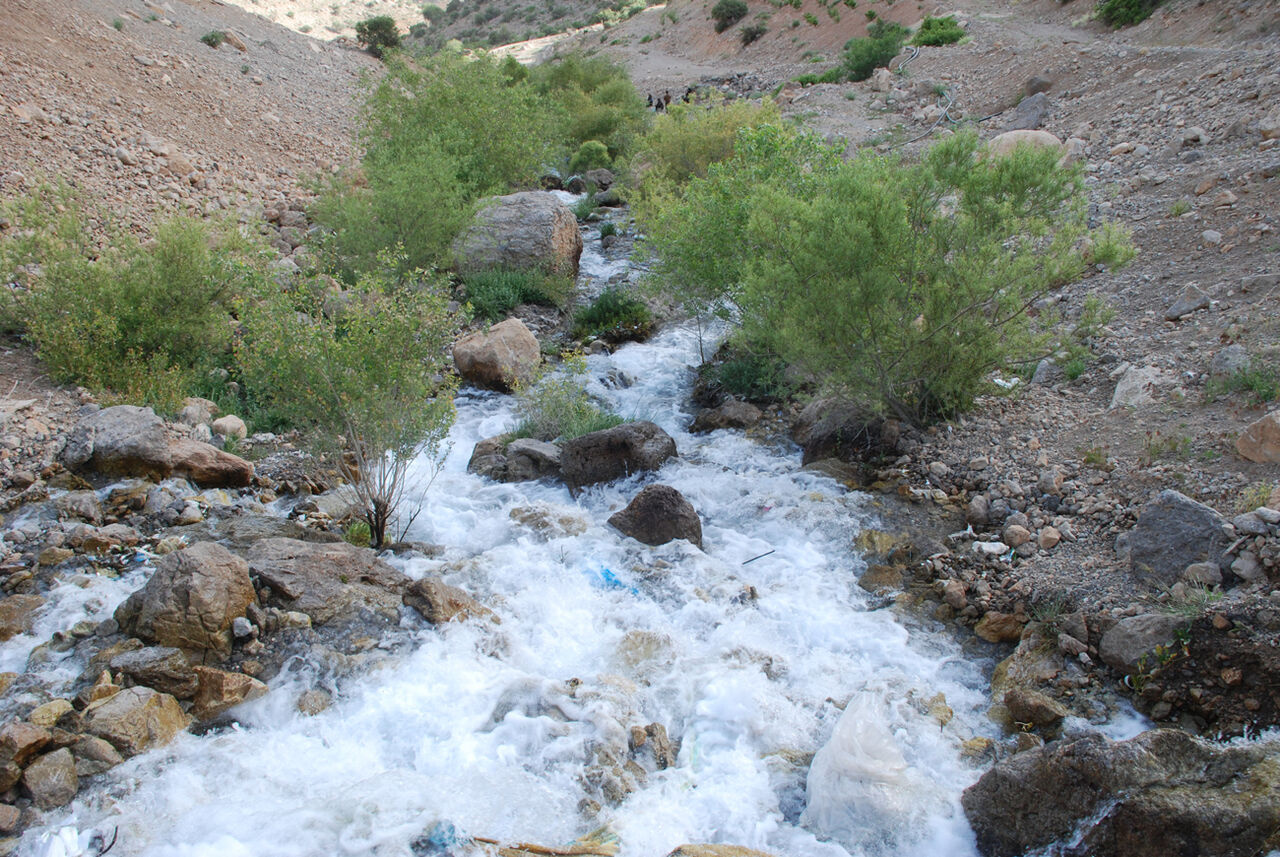 چشمه میشی سی سخت