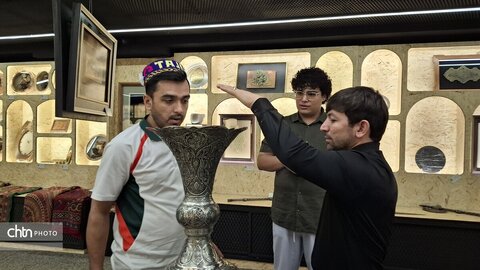 بازدید بلاگرهای تاجیکستانی از خانه صنایع‌دستی درجه یک در تهران