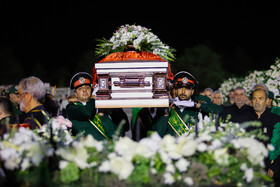 استقبال باشکوه از پیکر استاد محمود فرشچیان در اصفهان؛ فرودگاه شهید بهشتی میزبان وداع هنرمندان با اسطوره نگارگری ایران