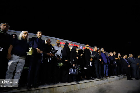 ورود پیکر استاد فرشچیان به اصفهان