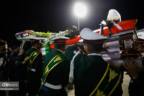 ورود پیکر استاد فرشچیان به اصفهان