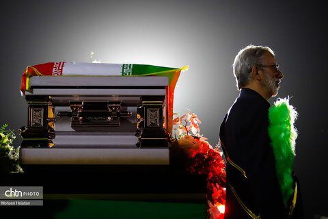 ورود پیکر استاد فرشچیان به اصفهان