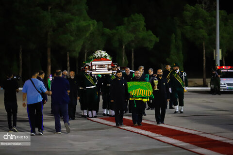 ورود پیکر استاد فرشچیان به اصفهان