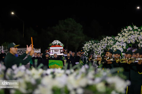 ورود پیکر استاد فرشچیان به اصفهان