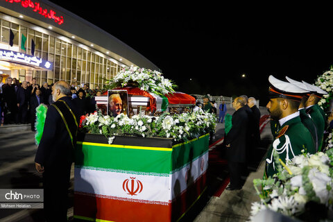 ورود پیکر استاد فرشچیان به اصفهان