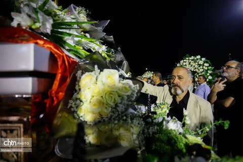 ورود پیکر استاد فرشچیان به اصفهان