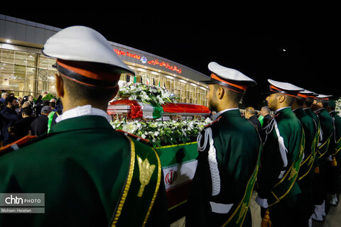 ورود پیکر استاد فرشچیان به اصفهان