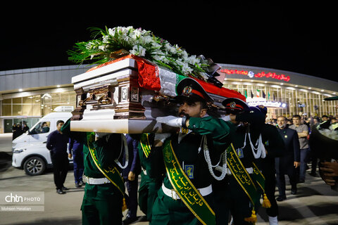 ورود پیکر استاد فرشچیان به اصفهان