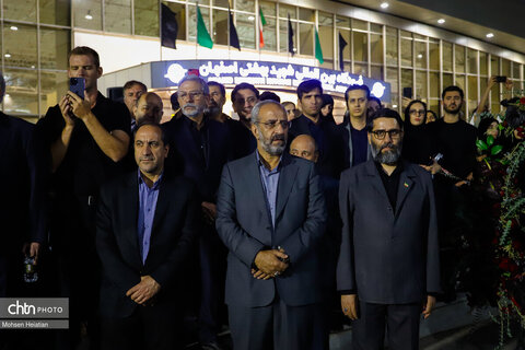 ورود پیکر استاد فرشچیان به اصفهان