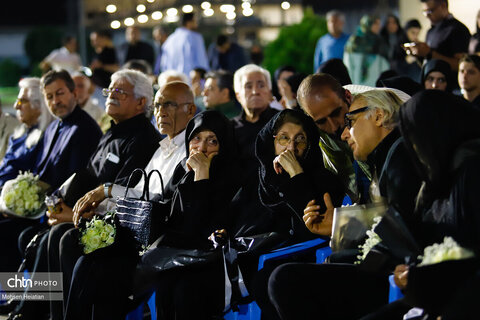 ورود پیکر استاد فرشچیان به اصفهان