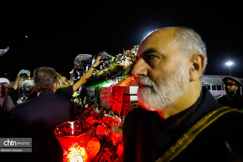 ورود پیکر استاد فرشچیان به اصفهان