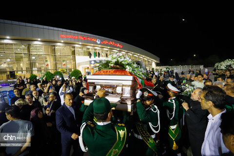 ورود پیکر استاد فرشچیان به اصفهان