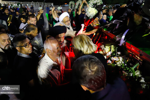 ورود پیکر استاد فرشچیان به اصفهان