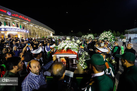 ورود پیکر استاد فرشچیان به اصفهان