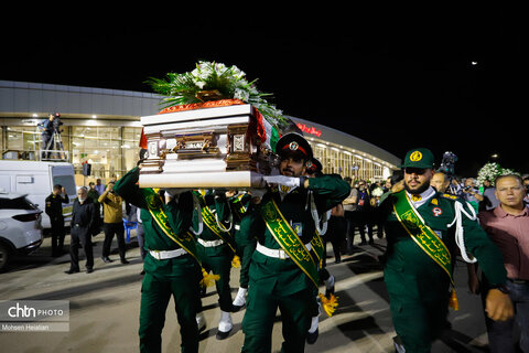 ورود پیکر استاد فرشچیان به اصفهان