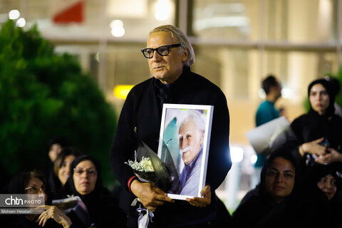 ورود پیکر استاد فرشچیان به اصفهان