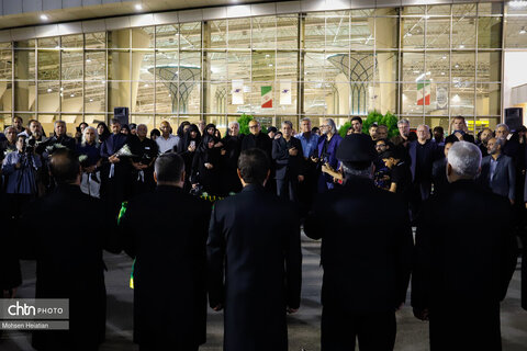 ورود پیکر استاد فرشچیان به اصفهان