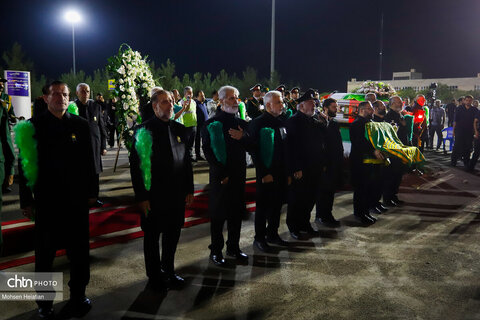 ورود پیکر استاد فرشچیان به اصفهان