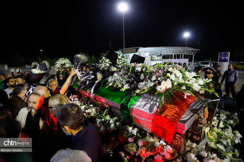 ورود پیکر استاد فرشچیان به اصفهان