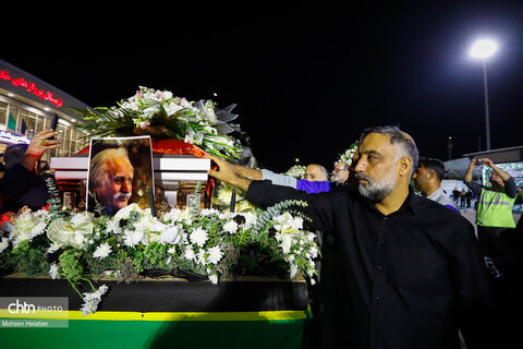 ورود پیکر استاد فرشچیان به اصفهان