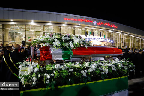 ورود پیکر استاد فرشچیان به اصفهان