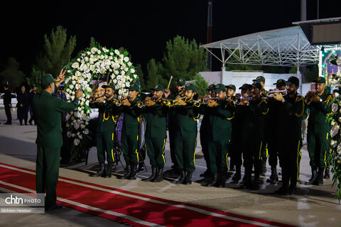 ورود پیکر استاد فرشچیان به اصفهان