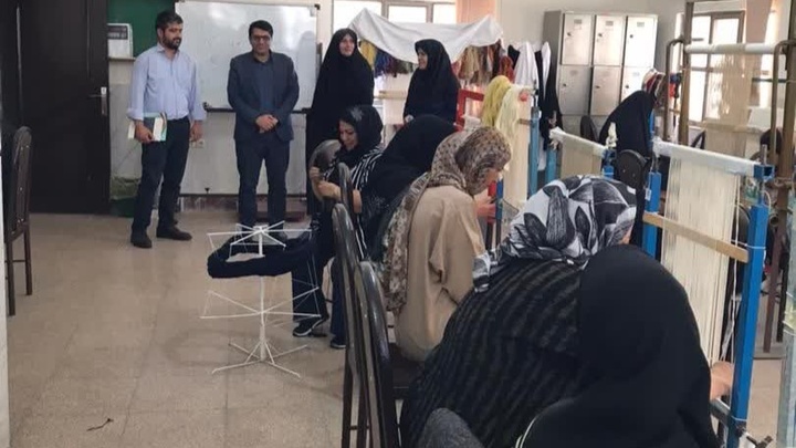 دوره آموزشی پیشرفته گلیم‌بافی در مهدی‌شهر برگزار شد